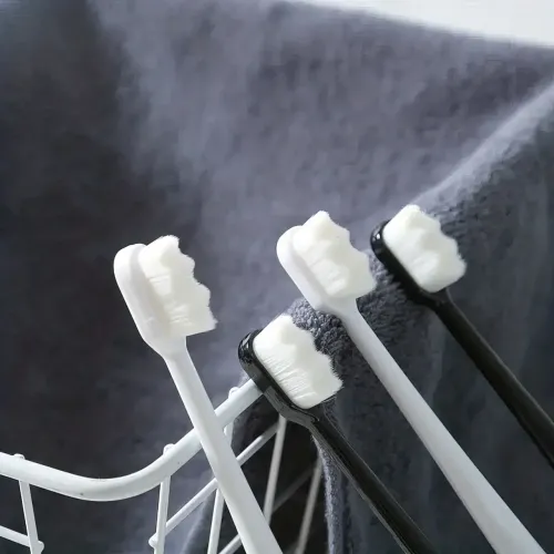 Зубна щітка Deep Nano Clean з тубусом для зберігання, м'яка, з нано щетинками - фото 2