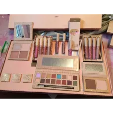 Набір декоративної косметики бежевий Kylie Jenner
