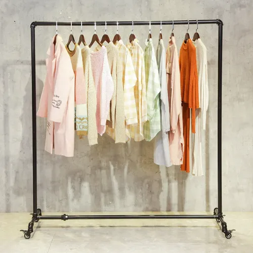 Передвижная вешалка для одежды. Напольная стойка Clothes Rack Black. Металлическая вешалка на колесах, черная