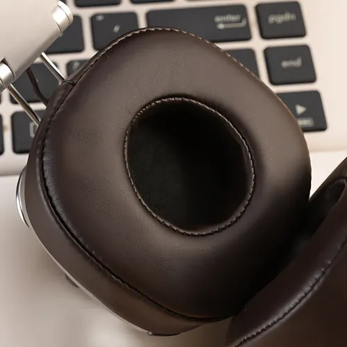 Навушники Marshall MDR BT: Bluetooth 5.1, 80+ годин роботи, бездротове заряджання, мікрофон, 40 мм, чорний - фото 7