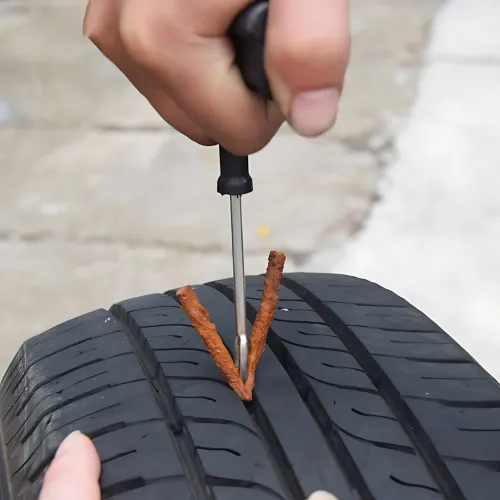Комплект для ремонту безкамерних шин tubeless tyre repaoir kit — 3 джгута, клей-активатор, інструменти, блістер - фото 4