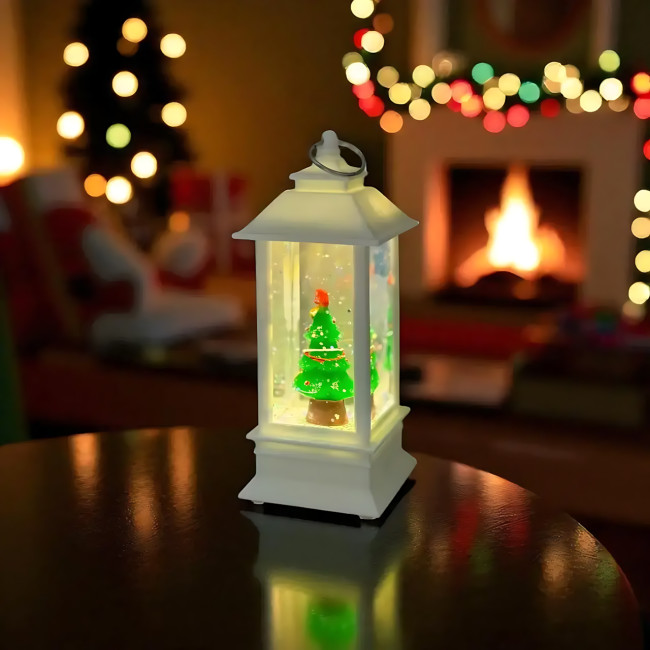 Рождественский ночник-фонарь с 3D фигурками внутри, жидкостью и LED-подсветкой, 12.5 см, на батарейках 3LR44, санта, елочка, олень Белый