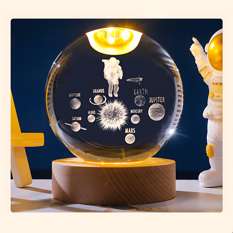 3D ночник "Хрустальный шар с астронавтом" – Солнечная система, USB, 8 см фото - 3