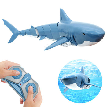 Радиоуправляемая игрушка акула на пульте управления для игр в воде